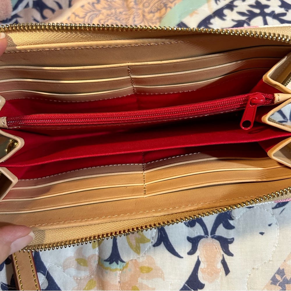 Dooney & bourke Pink Chevron Zip Wallet New without tags - Picture 5 of 6